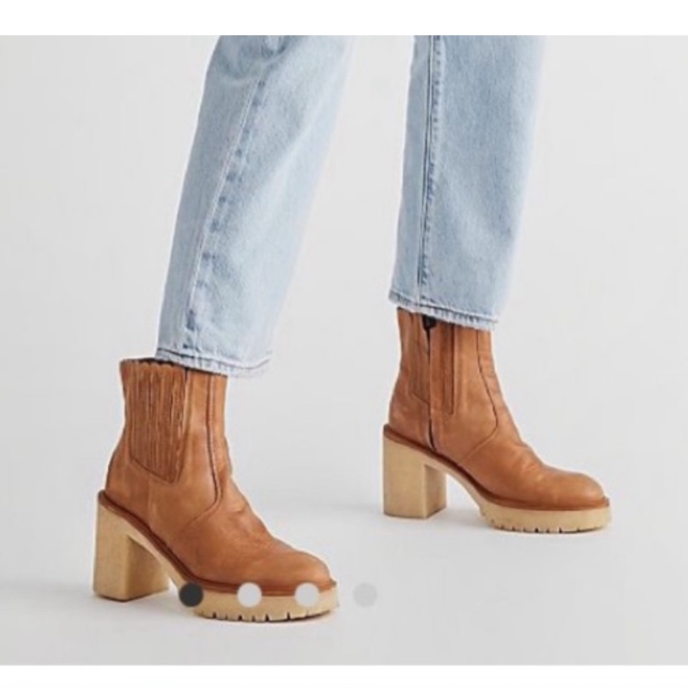 Free People James Chelsea Boot - Brown/Tan